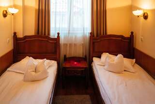 Отель Hotel Onix Клуж-Напока Стандартный двухместный номер с 2 отдельными кроватями-2