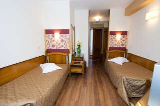 Отель Hotel Onix Клуж-Напока Стандартный двухместный номер с 2 отдельными кроватями-1